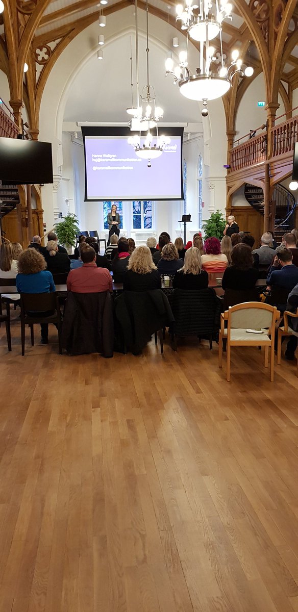 gustafolsson2's tweet photo. N��ringslivsfrukost i vårt vackra stadshus. #karamellkommunikation föreläser om sociala medier. #skarakommun https://t.co/h6C01gBGcr