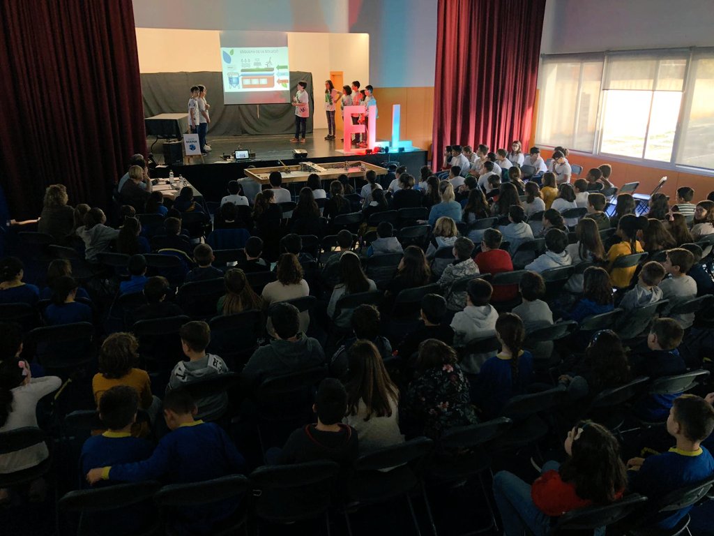 Escola_Alberich's tweet photo. Finalitzem la  #microFLL feliços per la feina i l'esforç de tots els infants per fer #ciutatssostenibles @FLLSpain @FLLTgn_Reus #Reus #Steam #Steamcat #ungrandia https://t.co/qDvjbcdjkr
