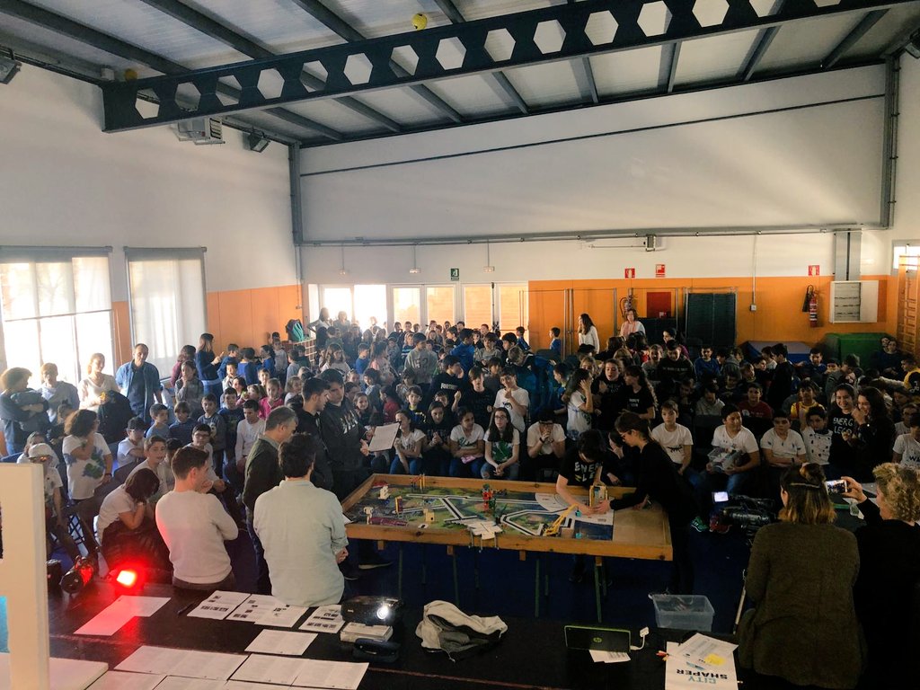 Escola_Alberich's tweet photo. Finalitzem la  #microFLL feliços per la feina i l'esforç de tots els infants per fer #ciutatssostenibles @FLLSpain @FLLTgn_Reus #Reus #Steam #Steamcat #ungrandia https://t.co/qDvjbcdjkr