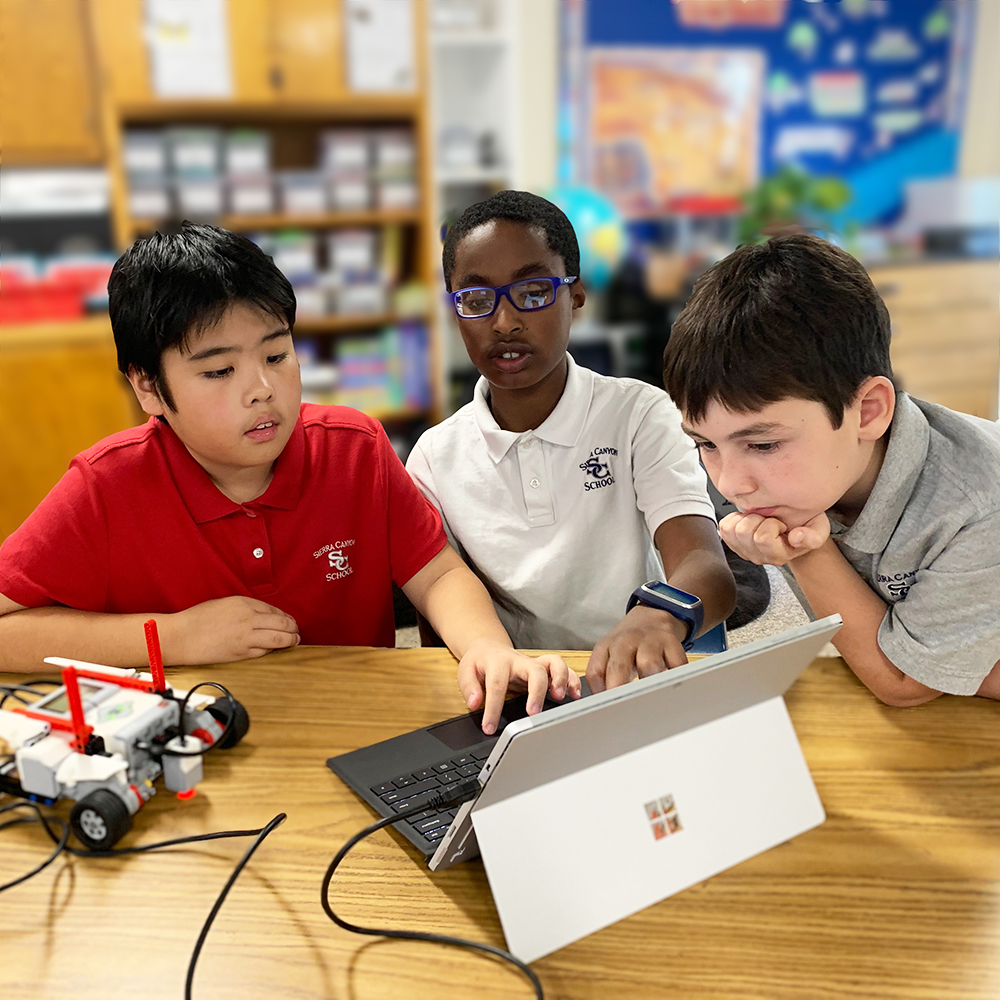 sierracanyon's tweet photo. This #LearningForwardFriday is a great example of the left brain meeting the right brain. Our 4th grade students celebrated creativity and innovation by participating in 5 rotations: science, technology, engineering, art, and mathematics. #WeAreSC #STEAM #SpecialityProgram https://t.co/F2ToHRTRij