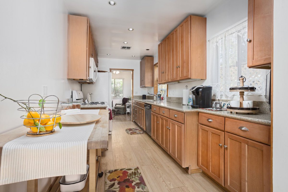 DKREteam's tweet photo. 2754 FRANKLIN ST | This incredible property was #justlisted in #LaCrescenta and won’t last long! First chance to see in person is tomorrow, Saturday, 12:00-4:00pm! 🎈 #openhouse #hotproperty https://t.co/KB3U8EBURp