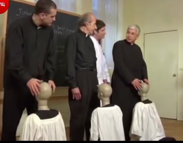 папа римский 2023. католический священник и дети. папа римский педофилизм. папа франциск и папа бенедикт. священник и дети.