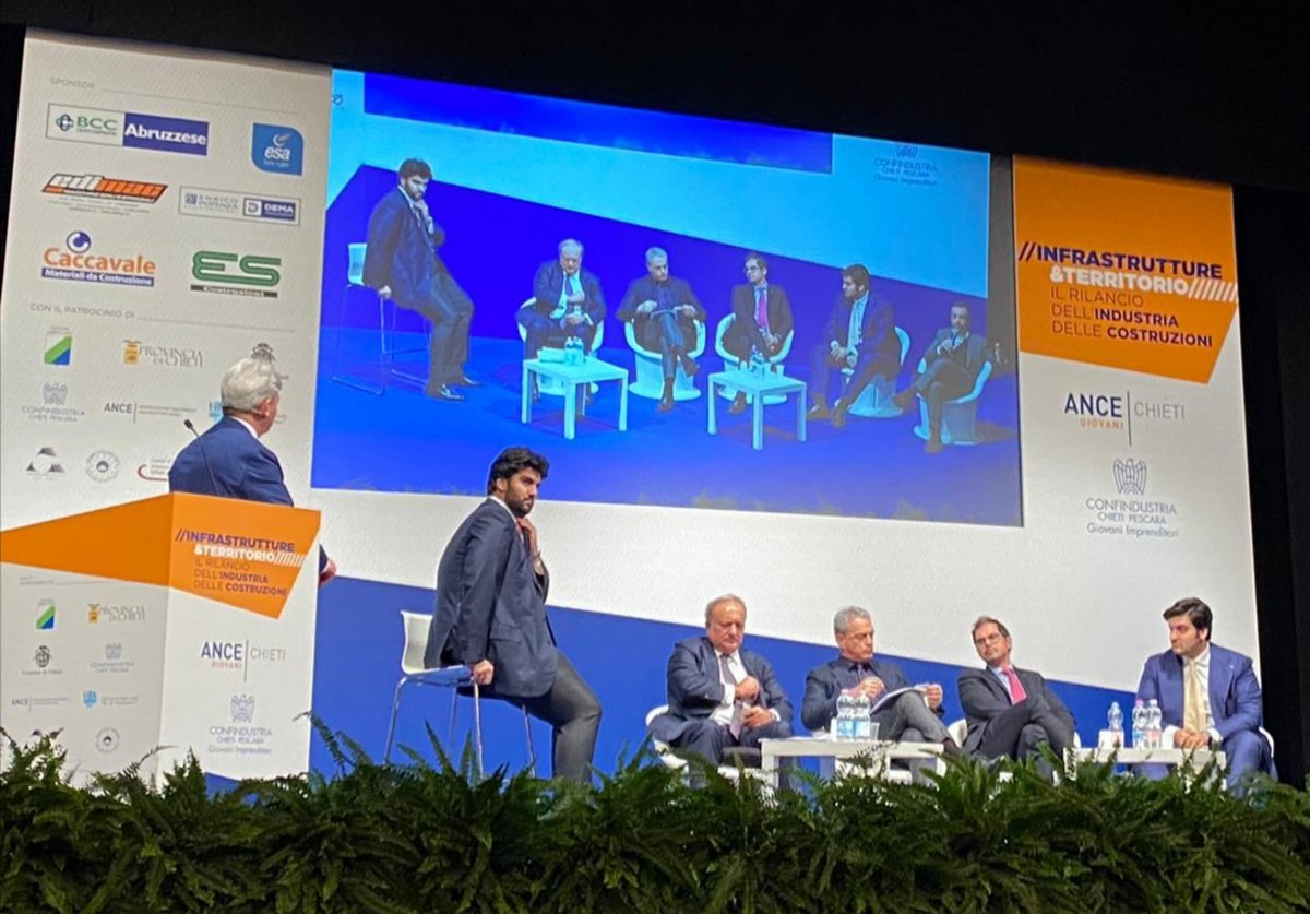 GIConfindustria's tweet photo. Gli investimenti pubblici in #infrastrutture sono una leva per rilanciare lavoro e domanda interna: sono bloccate 27 grandi opere con 70miliardi già stanziati, se fossero avviate darebbero lavoro a circa 400.000 persone - VP Bucciarelli all’evento GI di @AnceChieti e @ConfindCHPE https://t.co/KqRdwWeJBI