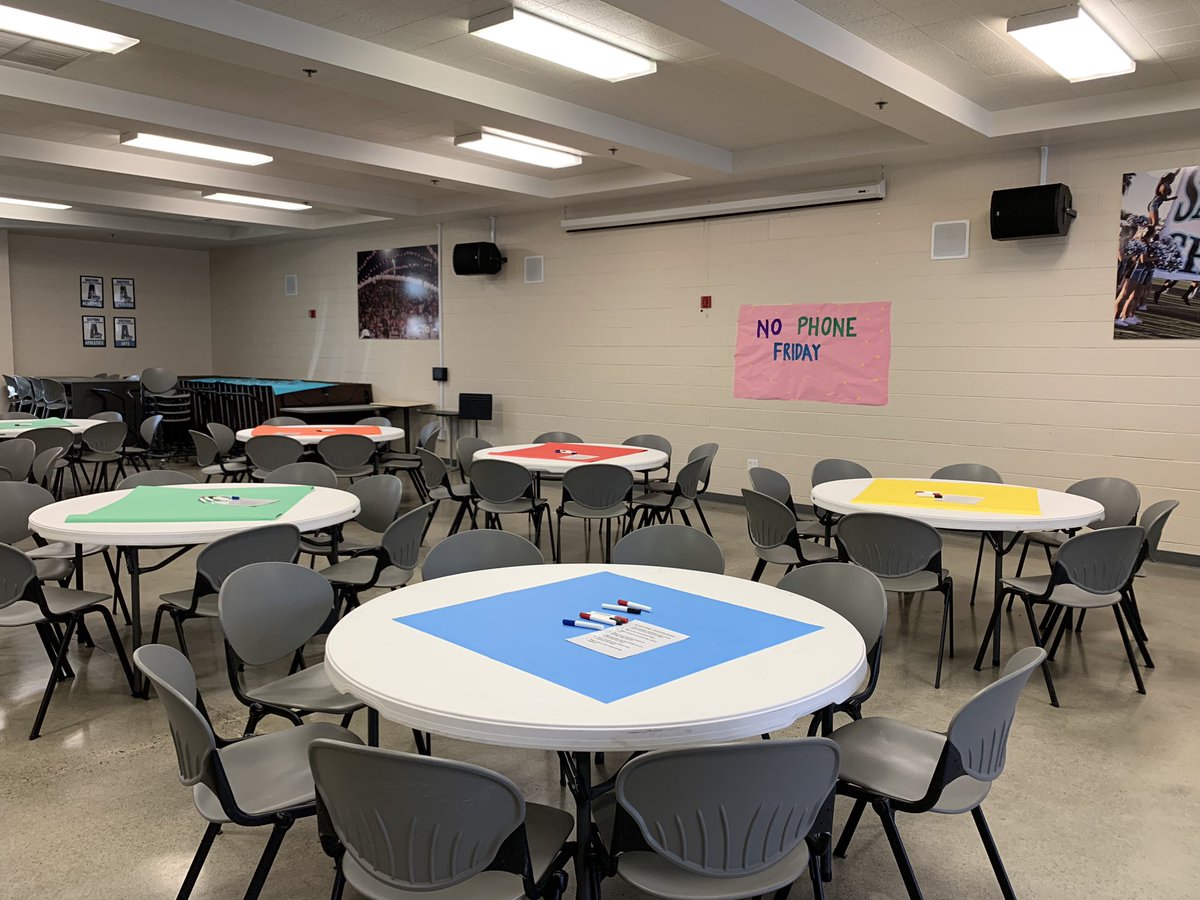 SantiagoSharks's tweet photo. We are ready for you @2023Shs @shsclass22 @shsclass21 @2020_sharks 📱 Head on over to the Shark Tank during your lunch! #todayatshs https://t.co/twsJfSPmVr