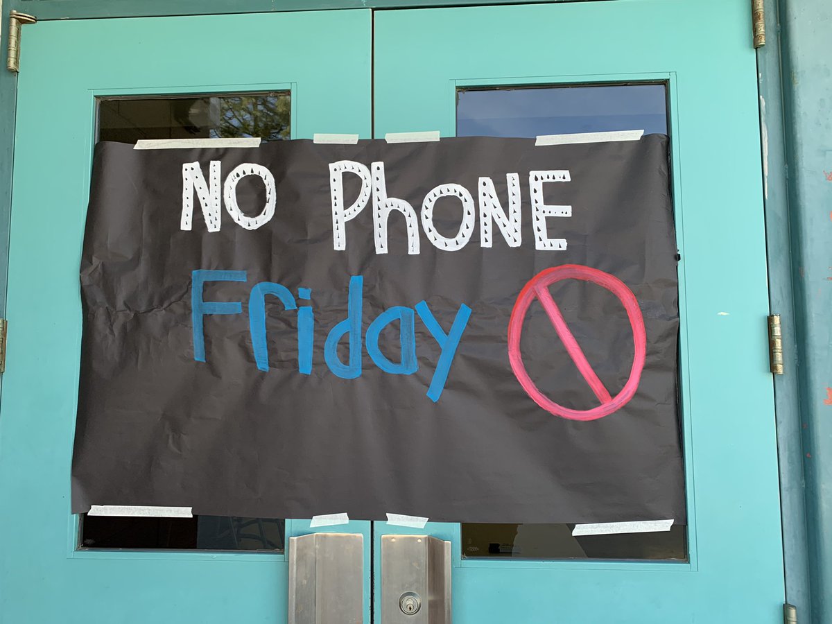 SantiagoSharks's tweet photo. We are ready for you @2023Shs @shsclass22 @shsclass21 @2020_sharks 📱 Head on over to the Shark Tank during your lunch! #todayatshs https://t.co/twsJfSPmVr