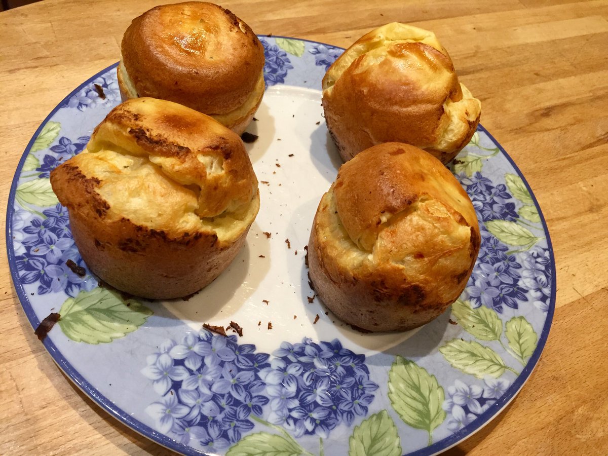 i_lolo's tweet photo. Popovers #yummy https://t.co/XgSLB8JNq3