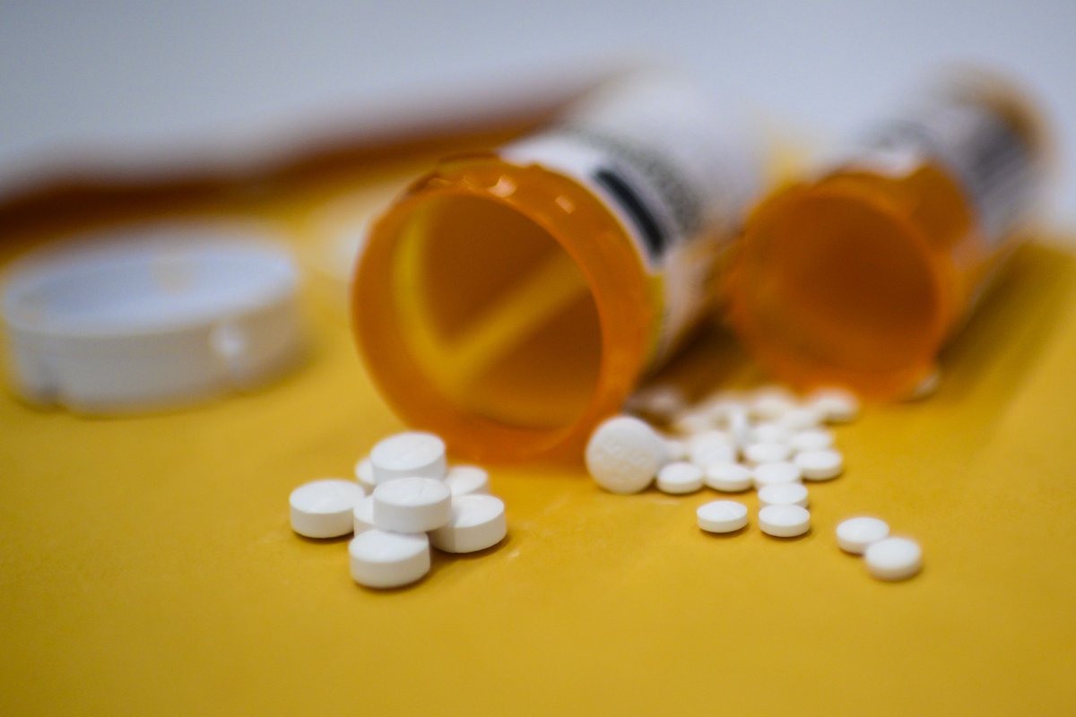 verge's tweet photo. Your doctor’s computer may have suggested opioids because drugmakers paid to tweak the software, DOJ says https://t.co/9HpFbZEDAk https://t.co/YtBqOW2h8u
