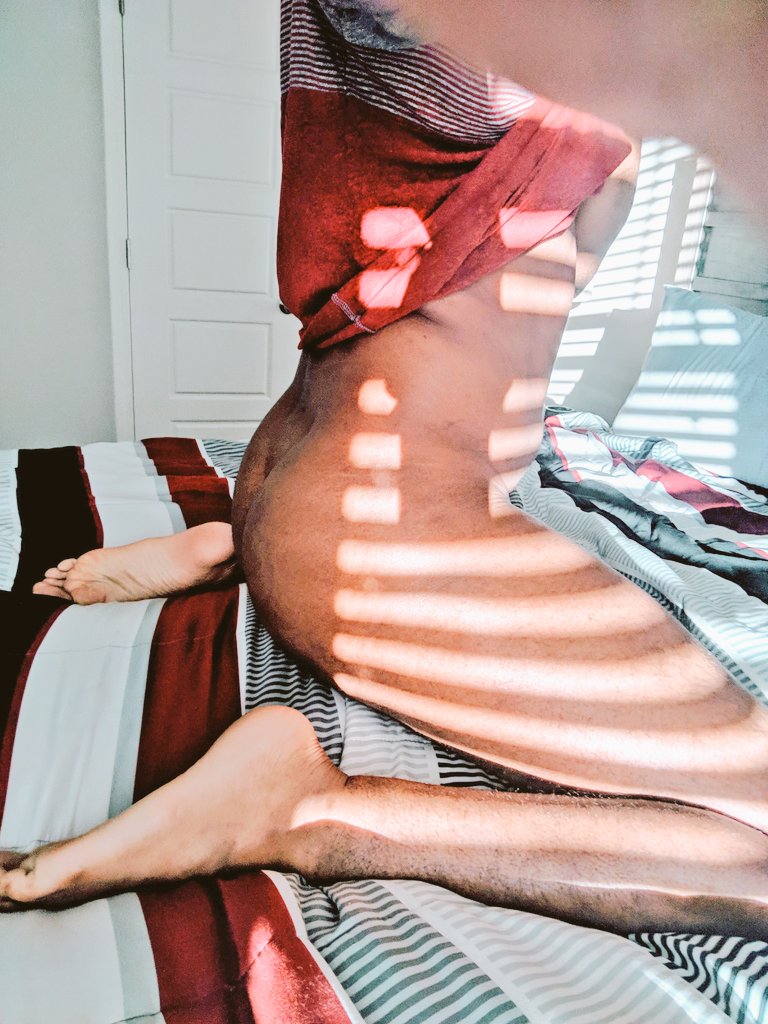 KevTelle's tweet photo. Flashback Friday💪🏾 some Instagram throwbacks of my #feet #underwear #toes #soles #legs #giantplay #macroplay #bigandtiny #bigfeetgay #underwearfanatic Retweet ♥️ https://t.co/jv1XEbsPbq
