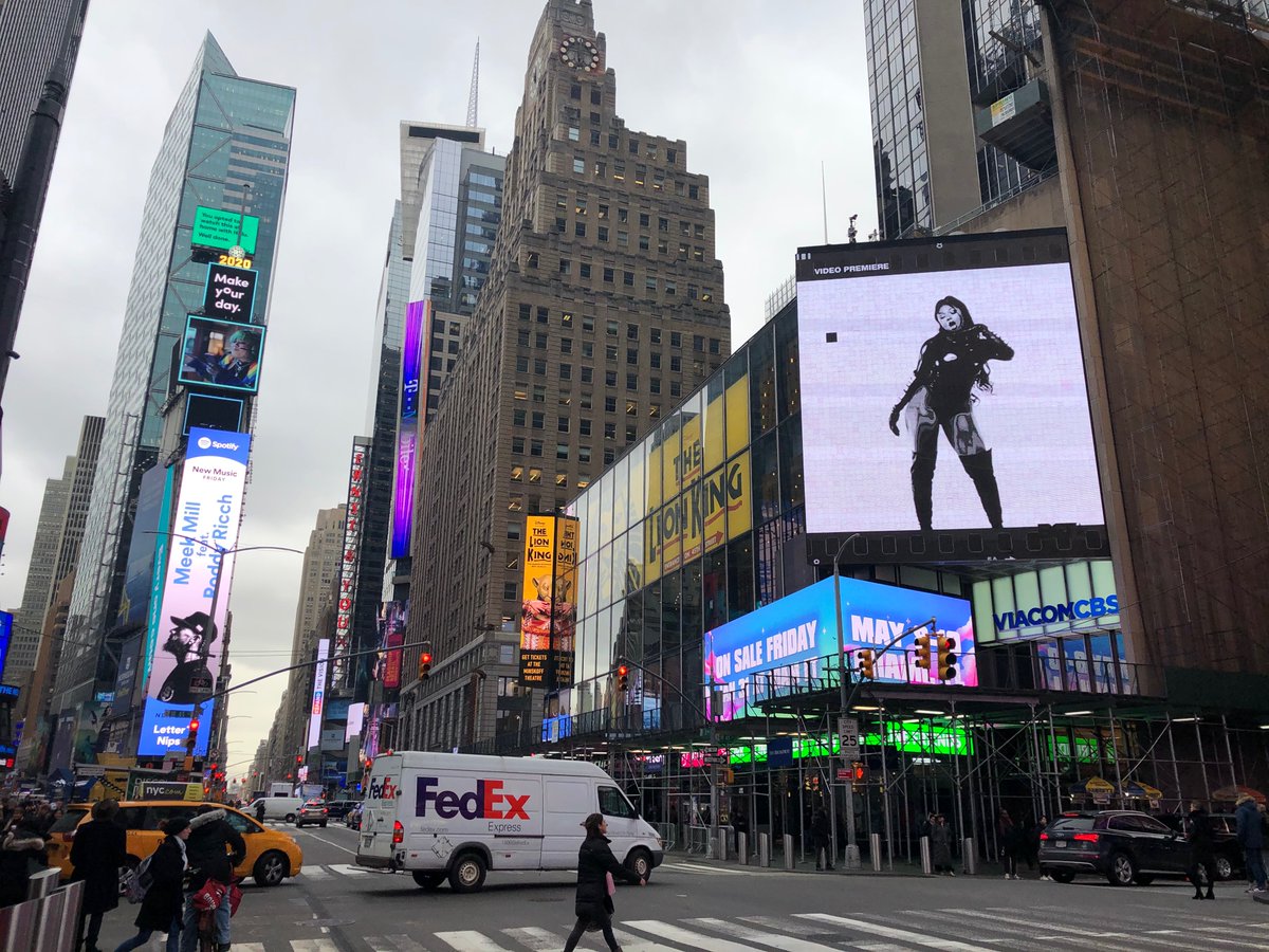 BETMusic's tweet photo. #PoseVideo in Times Square!!! #BETJams #BETMusic https://t.co/ZTrbdyMiBW