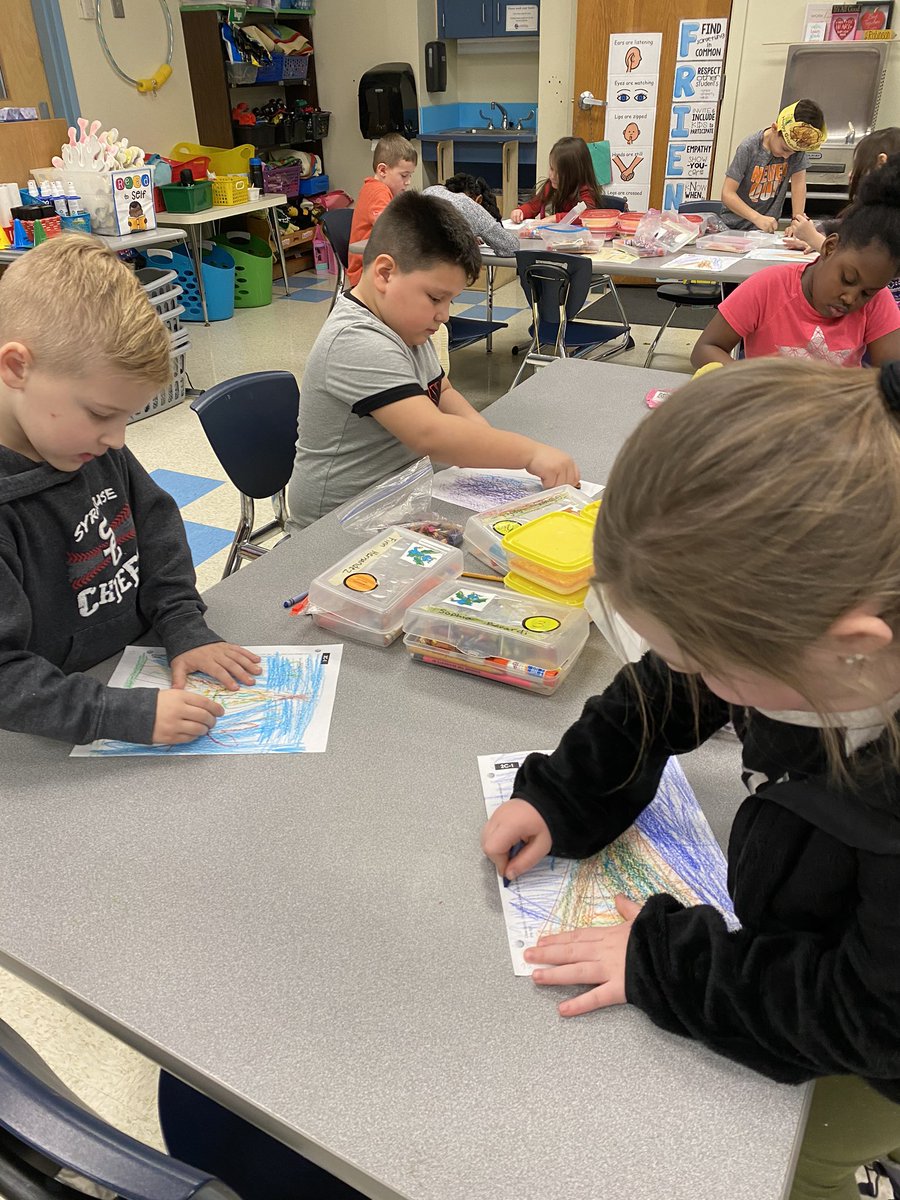 JRobinsonKinder's tweet photo. #CKLA #SmithsonianScience #LakotaSioux #LivingAndNonLiving #PlantsAndAnimals #KindergartenSSAndScience #ScienceNotebooks https://t.co/I6peiGihmd