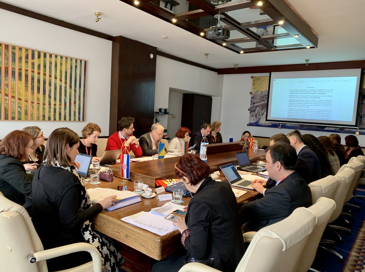 min_kulture_hr's tweet photo. U @gradrijeka je održan sastanak nacionalnih koordinatora Savjeta ministara kulture jugoistočne Europe–jačanje kulture za održivi razvoj.
Na sastanku je predložen nacrt Deklaracije, koja ��e nakon usklađivanja teksta biti usvojena sutra na 6️⃣ministarskoj konferenciji #CoMoCoSEE https://t.co/DP4rHlFqeQ