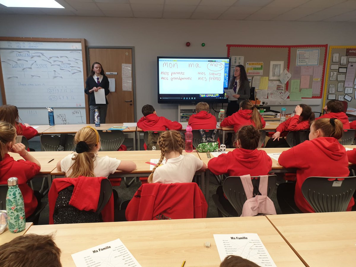 MoorfootPr's tweet photo. Thank you to Sophie and Rhianna and @CA_modlangdept for delivering another excellent lesson to our P7 pupils. We are loving this partnership and learning from these excellent pupils. #ScotlandLovesLanguages #ClusterPartnership #1plus2Languages https://t.co/Vpq3lqjBT6
