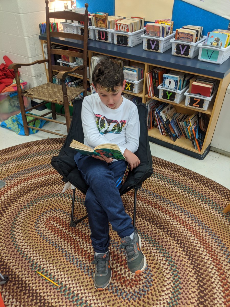 GalerVicki's tweet photo. Starting our Fantasy Book Clubs! #TolbertTweets #Tolbert20 #TolbertBetterTogether https://t.co/f7k7PUbxIB