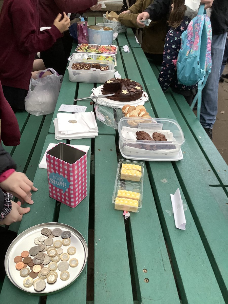 TickfordPark's tweet photo. Some of our Year 6 children organised a cake sale, after school, to raise funds for their year group. This included advertising, marketing, pricing and selling. They did a fab job - well done all the children involved! π
#TP4dht https://t.co/KInwtPHO4j