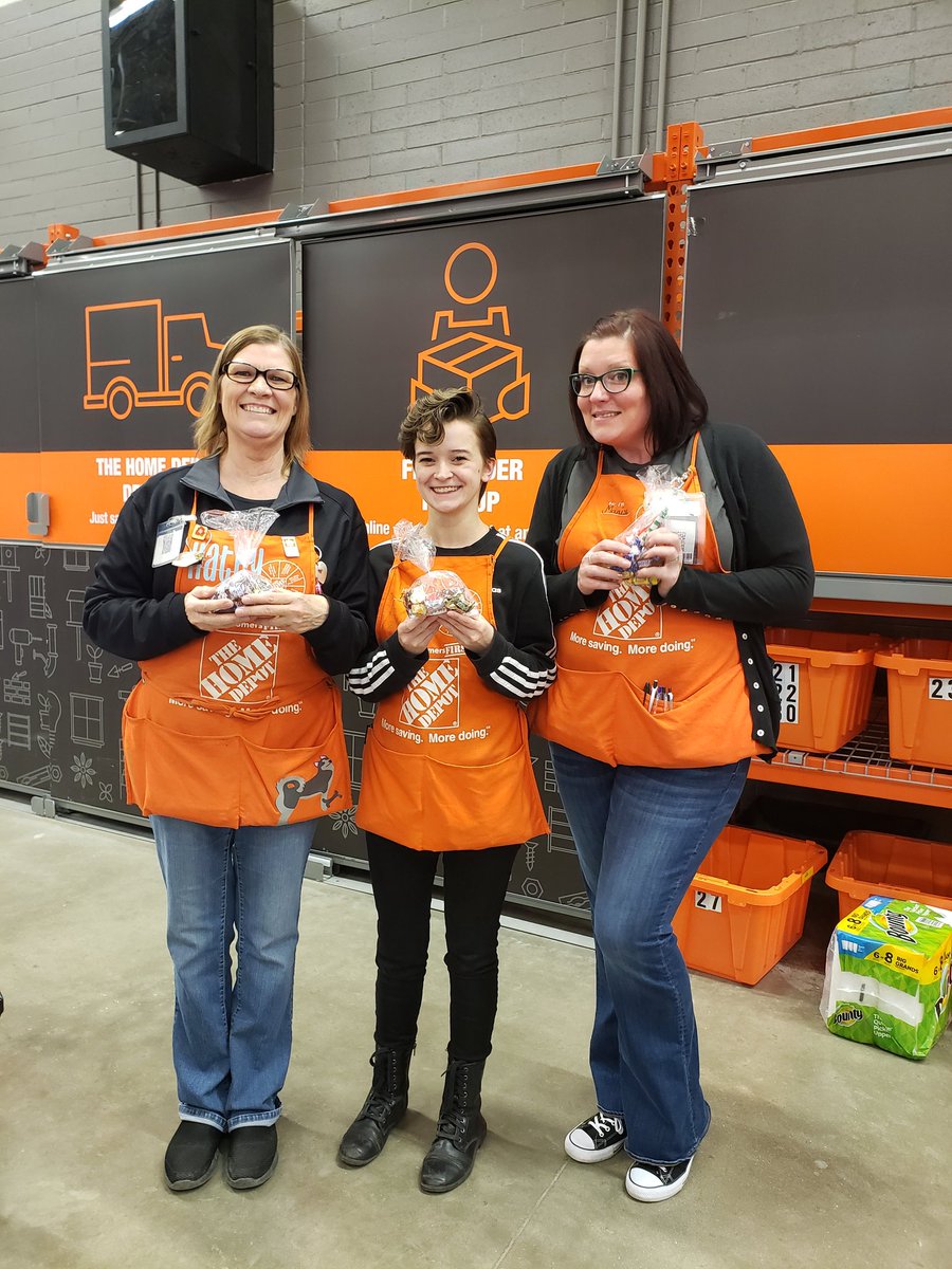 KammieGio's tweet photo. Fun at work day. #MMWJAN2020 candy, prizes, and games. #howwasyourday #homedepotfun #sugarrush #itsagoodday #happy #workplaceshananigans https://t.co/fZV1sorFUO