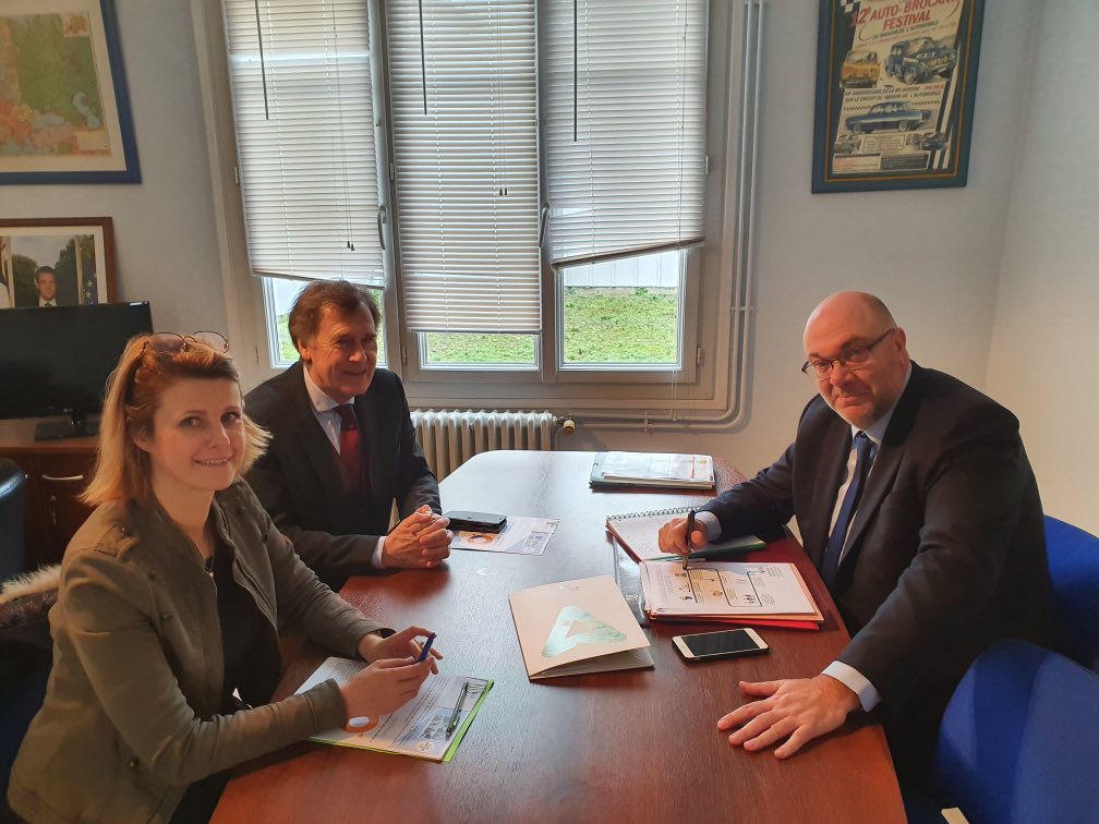 chartrain_'s tweet photo. Gildard BEUVE, président @CapEmploi50 et @chartrain_ directrice échangent avec @StTRAVERT autour du handicap, de l’emploi, du maintien dans l’emploi. La sécurisation des parcours professionnels grâce à l’expertise compensation/orientation de l’équipe @CapEmploi50. https://t.co/SRqvs9XY4H