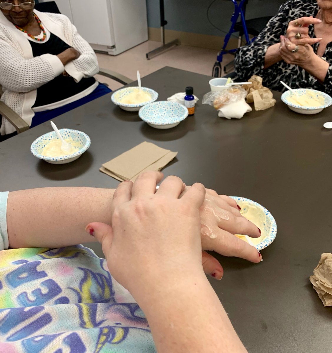 AzriaHealth's tweet photo. In Beauty Club at #AzriaHealthMontclair we made our own anti-aging moisturizers! We used coconut oil, shea butter and different essential oils. It made our skin so soft!
#AzriaHealth #BeautyClub #Beauty #Moisturizer #AntiAging #CoconutOil #SheaButter #EssentialOils #SkinCare https://t.co/PfvEx2ryaz