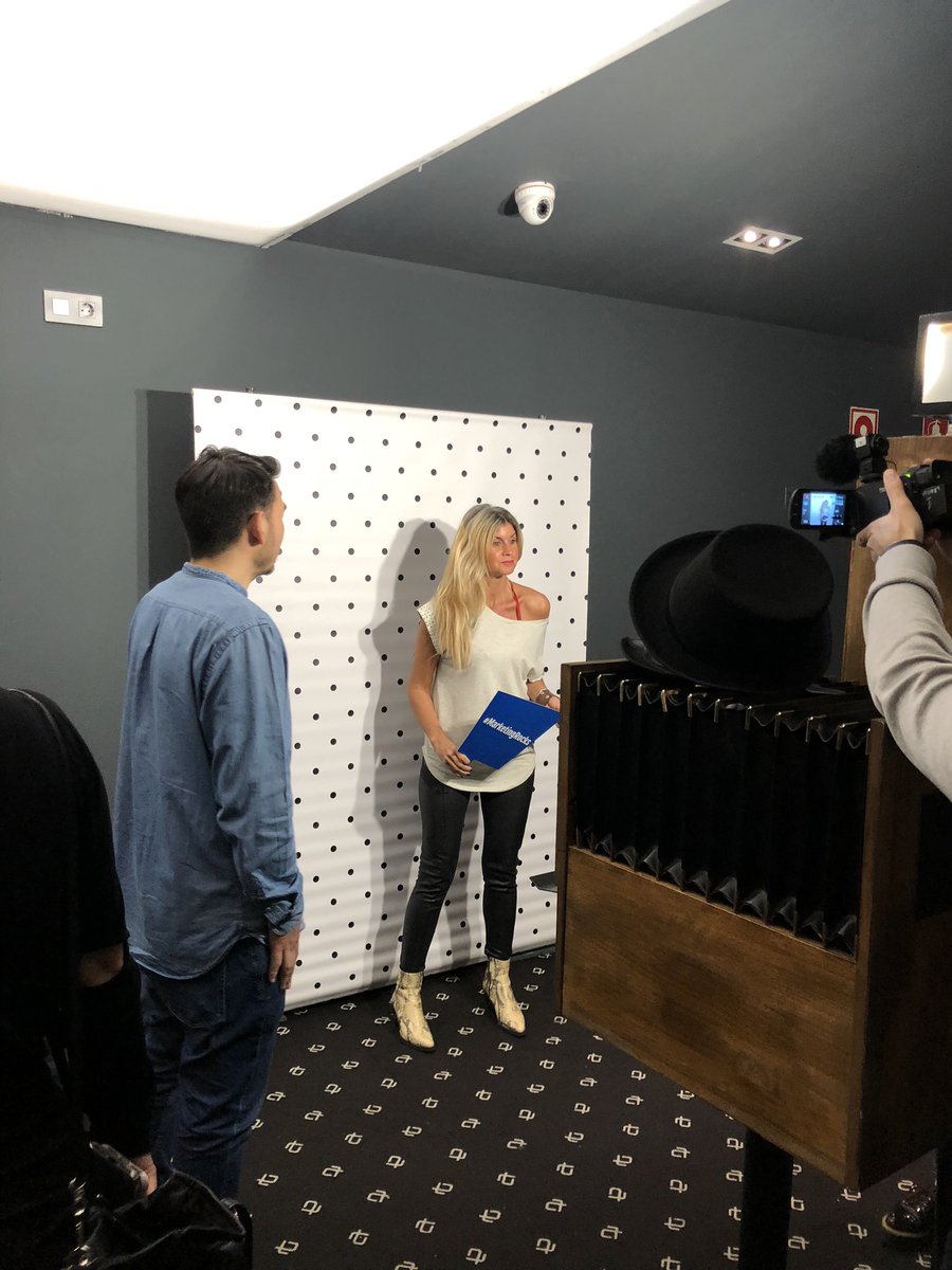 Siempre hay un momento para divertirse e inmortalizar el momento con <a href="/RisBox1/">Risbox Photobooth</a> 🤟🏻#marketingrocks @FANmallorca