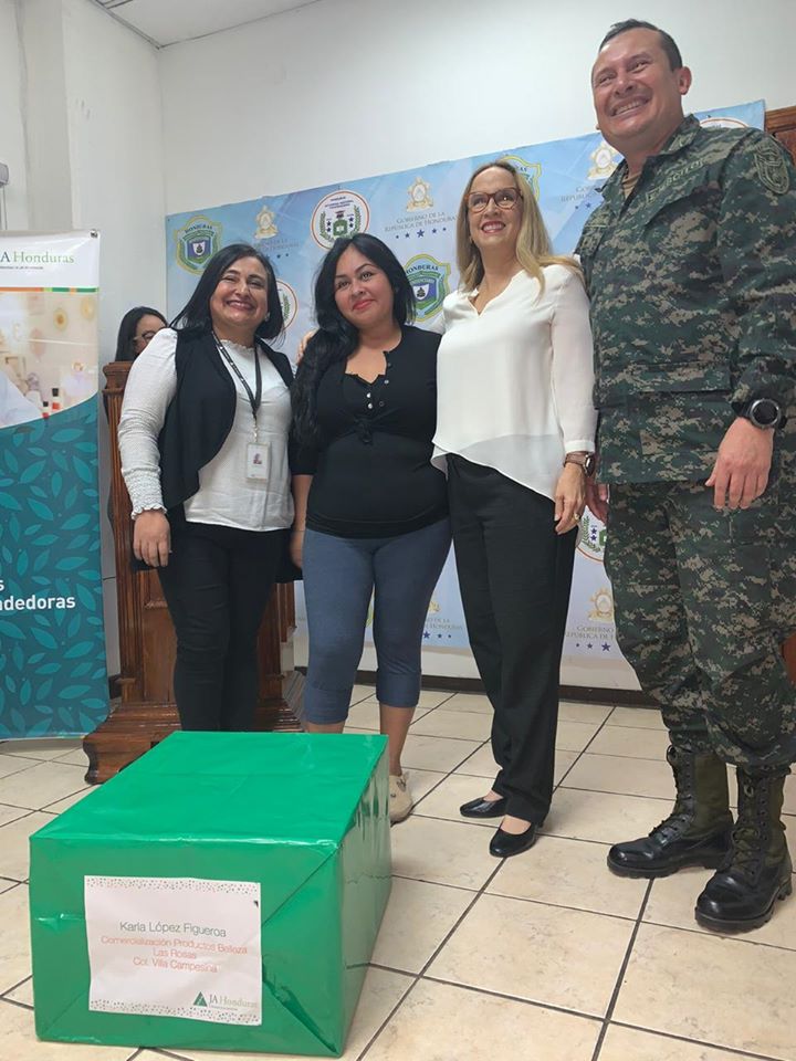HondurasJA's tweet photo. Como un aporte de Citi Foundation se entregó a 8 mujeres participantes del Programa Mujeres Emprendedoras un capital semilla el cual impulsara el desarrollo económico y el bienestar de sus familias con el fin de que ellas puedan reinsertarse de una manera exitosa en la sociedad https://t.co/eSasFh2jkR