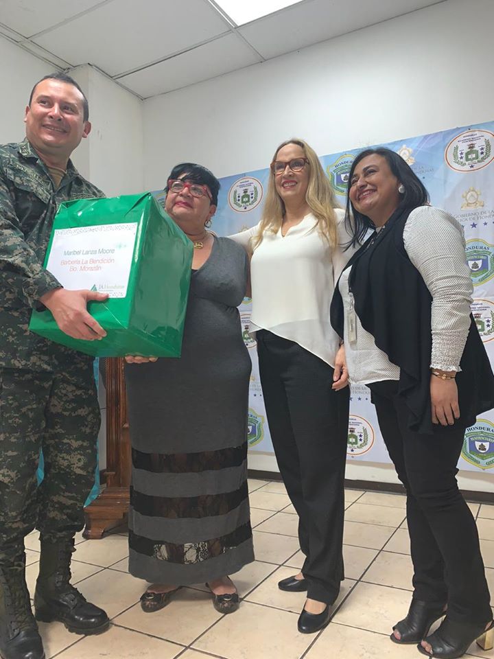 HondurasJA's tweet photo. Como un aporte de Citi Foundation se entregó a 8 mujeres participantes del Programa Mujeres Emprendedoras un capital semilla el cual impulsara el desarrollo económico y el bienestar de sus familias con el fin de que ellas puedan reinsertarse de una manera exitosa en la sociedad https://t.co/eSasFh2jkR