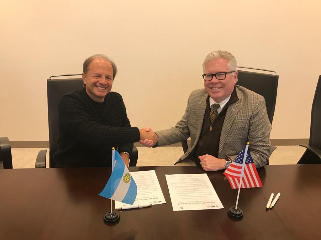 damiantabakman's tweet image. Firmé hoy un convenio de colaboración la HGAR. Es la asociación de brokers de NYC y sus alrededores. 
Es un marco adecuado para los miembros de CEDU que quieran hacer negocios allá o eventualmente, cuando estén dadas las condiciones, para atraer interesados de allá para Argentina