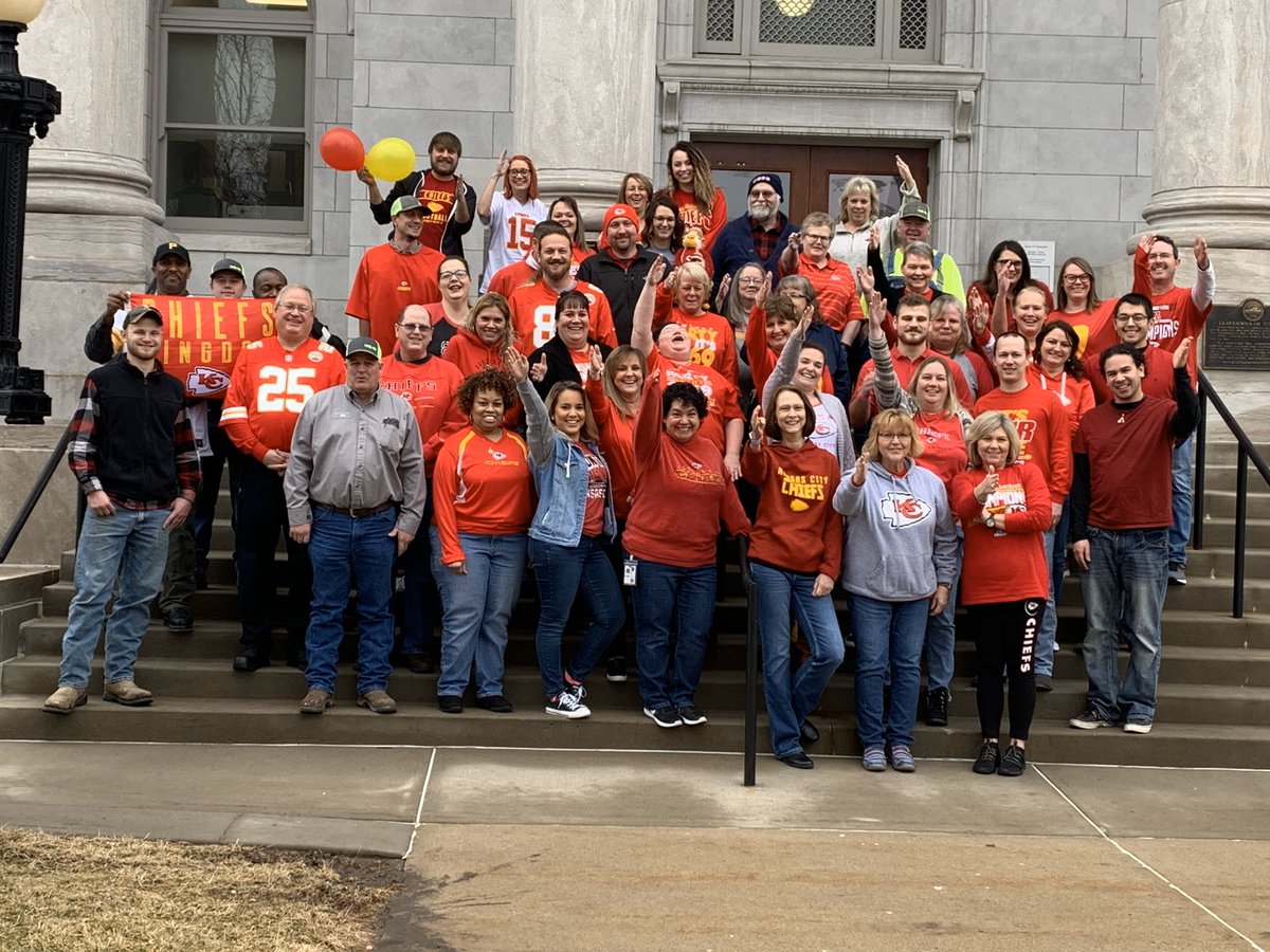 LVCountyKS's tweet photo. Leavenworth Country employees sported red and celebrated our team this afternoon. We're proud to see our boys going to the big game! ❤️💛 https://t.co/aC4CVYfp0G