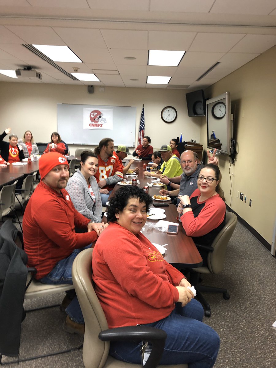 LVCountyKS's tweet photo. Leavenworth Country employees sported red and celebrated our team this afternoon. We're proud to see our boys going to the big game! ❤️💛 https://t.co/aC4CVYfp0G