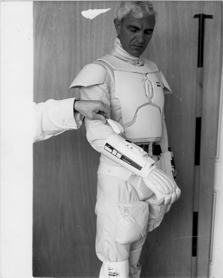 bobafettfanclub's tweet photo. #RIP: Alan Harris, who wore the Prototype #BobaFett costume for some early screen tests, has passed away. He also played #Bossk in "The Empire Strikes Back," as well as other parts in the entire original trilogy. He will be missed. https://t.co/SRfNON6z4h