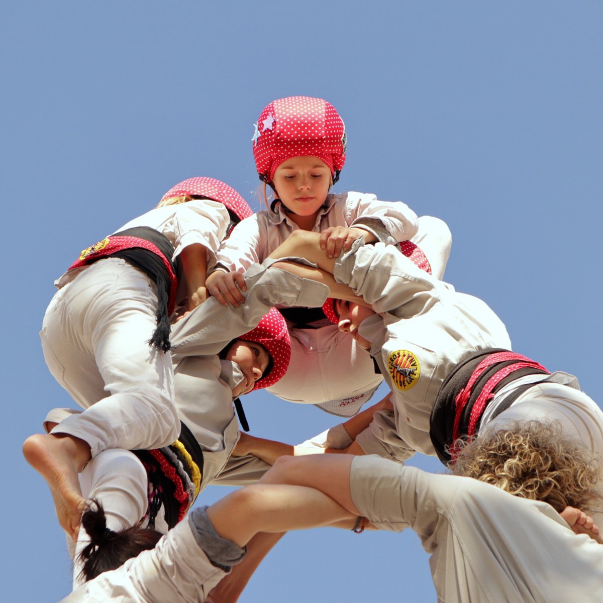 Teniu molt mono de castells? Ens trobeu a faltar? Doncs no patiu! Prepareu les faixes i les camises que el dimarts que ve, tornem als assajos!
Ens trobareu de 20.00 a 22.00 els dimarts i els divendres de 21.00 a 23.00 al nostre local.
Us hi esperem a tots!