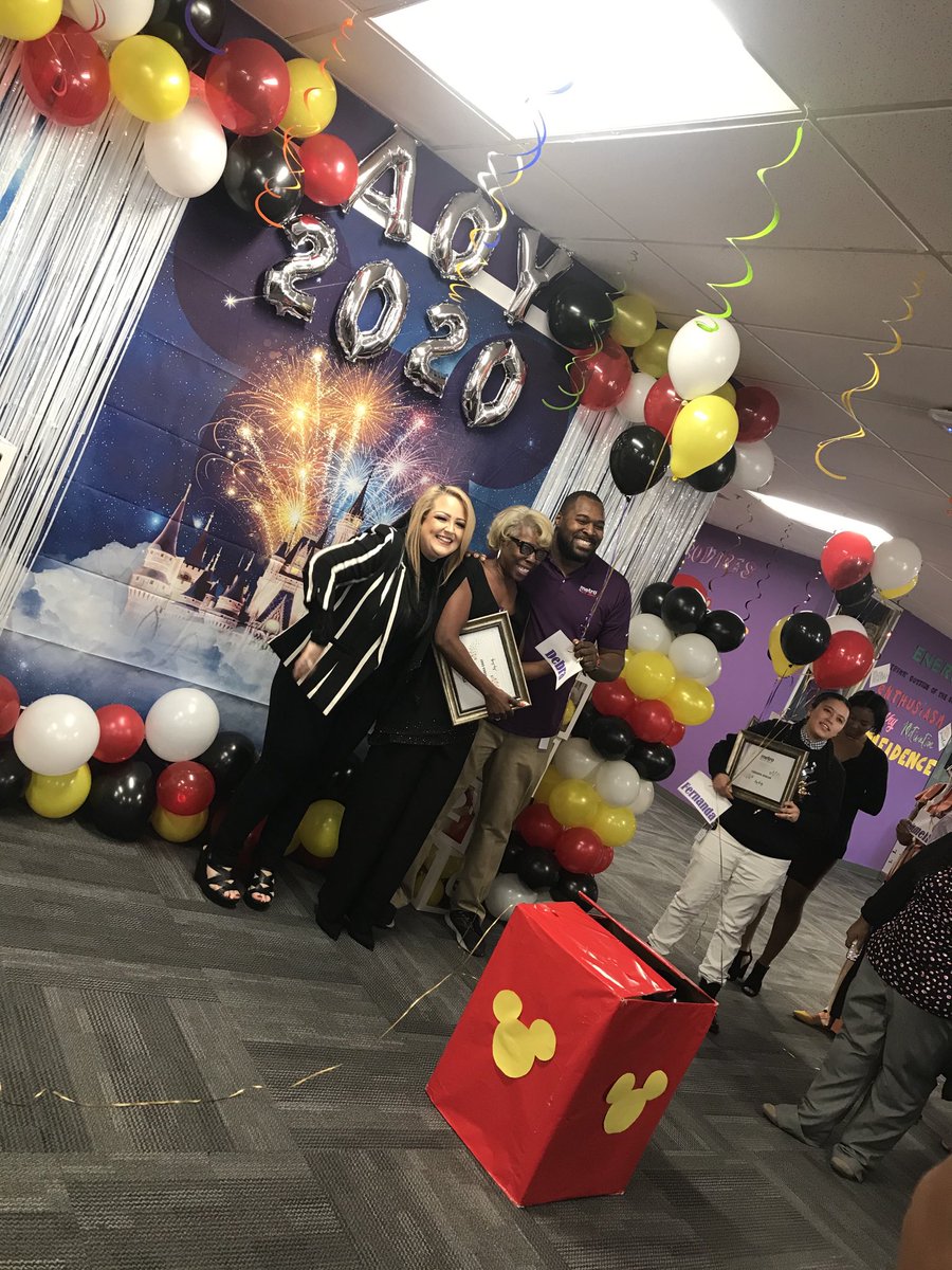 Debra01806495's tweet photo. Hey I got pick for top 6 to be AOY agent of the year!!! I Love my job!! Metro by T- Mobile!! https://t.co/MUMqdtuN6y