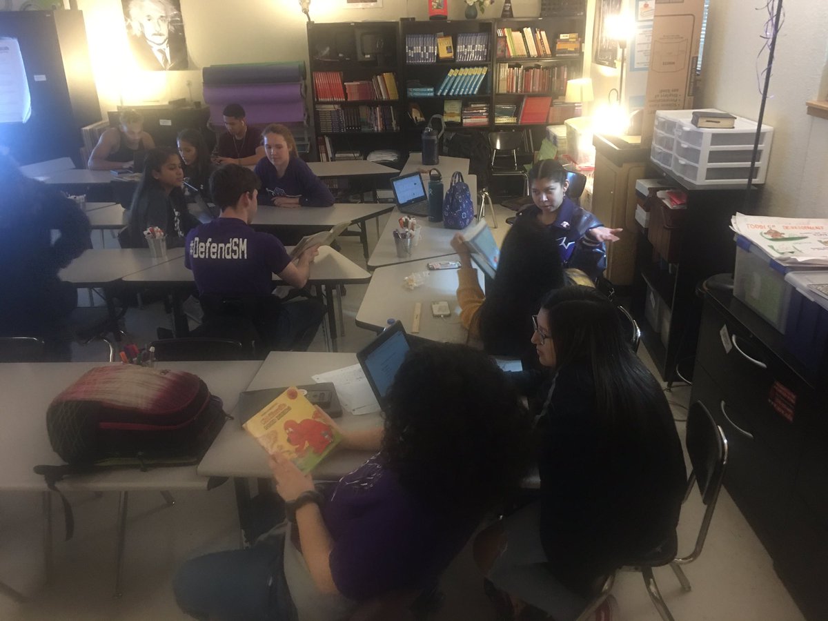SFutureteachers's tweet photo. 5th period really enjoyed their reading role play! https://t.co/5wiiDFUFm9