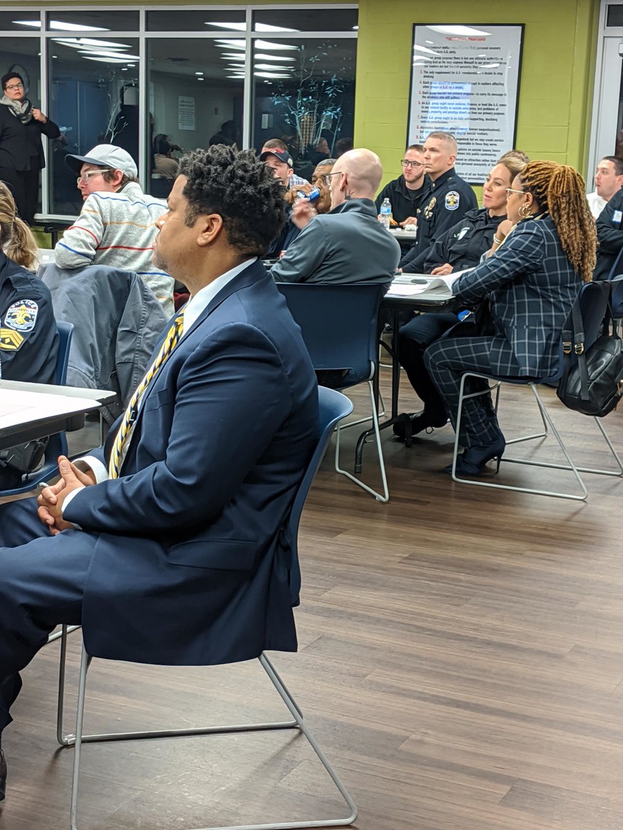 HealingPlace_KY's tweet photo. This week, we hosted 2 community meetings as part of @LMPD's #SynergyProject. Meetings like these are an opportunity to hear all voices &amp; create a community where residents &amp; officers feel safe. Thanks for asking us to be part of this important conversation. #ThisWorkSavesLives https://t.co/nk4nSuWhoh