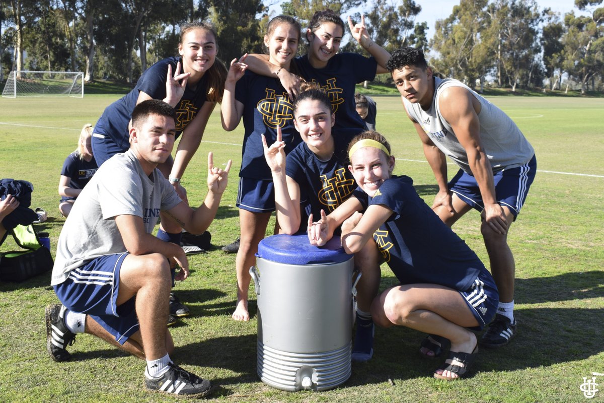 UCIwsoc's tweet photo. Happy Friday from us and @UCImsoc 🐜🍴😄 https://t.co/aXiCvLRi4b