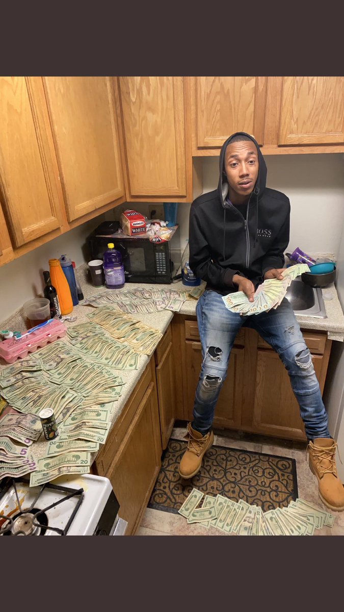 __TrapOrDie's tweet photo. I do this shit for u everyday #LLBRI https://t.co/YVf3RTCWj5