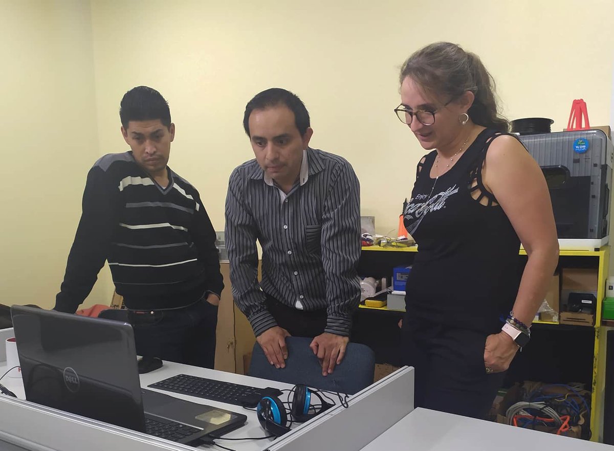 nodo_cia's tweet photo. #SomosNodo | Gracias a @valdiviezolm DirCom de @CocaColaEC, por visitar #NodoLab y conocer algunos de nuestros proyectos, entre ellos laboratorios remotos, dispensadores inteligentes y sistema de Hotspots 🤝.
Aportamos al desarrollo tecnológico de #Ecuador 🇪🇨.
#IECOM2020 #Loja https://t.co/jjkGHIgFZL