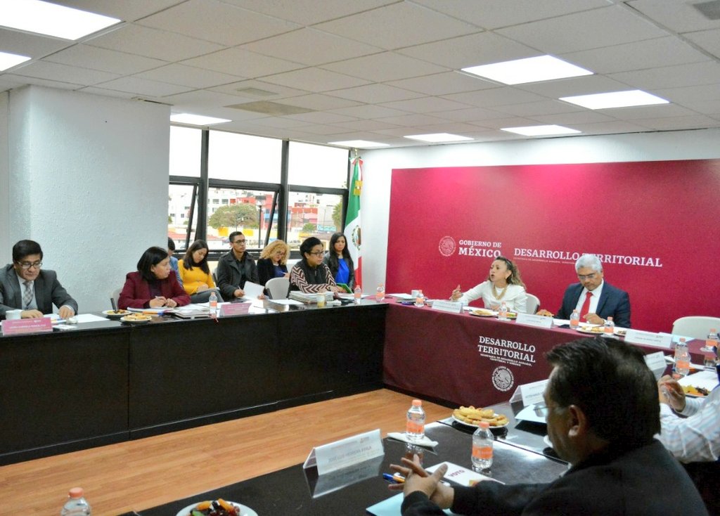 anagonmx's tweet photo. Participé en la primer sesión ordinaria del #Cosomer donde analizamos el universo de conflictos sociales en el medio rural que la @SEDATU_mx contribuye a resolver por la vía pacífica y con perspectiva de justicia social. #DesarrolloTerritorial https://t.co/9TAfuQODlz