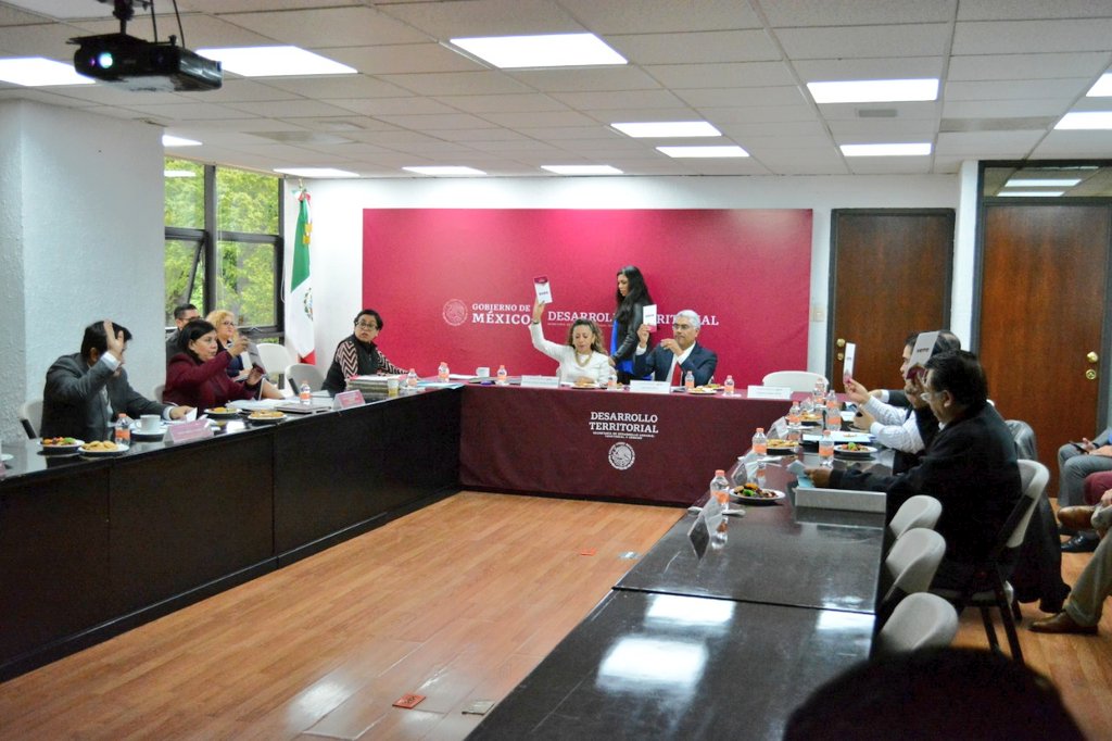 anagonmx's tweet photo. Participé en la primer sesión ordinaria del #Cosomer donde analizamos el universo de conflictos sociales en el medio rural que la @SEDATU_mx contribuye a resolver por la vía pacífica y con perspectiva de justicia social. #DesarrolloTerritorial https://t.co/9TAfuQODlz