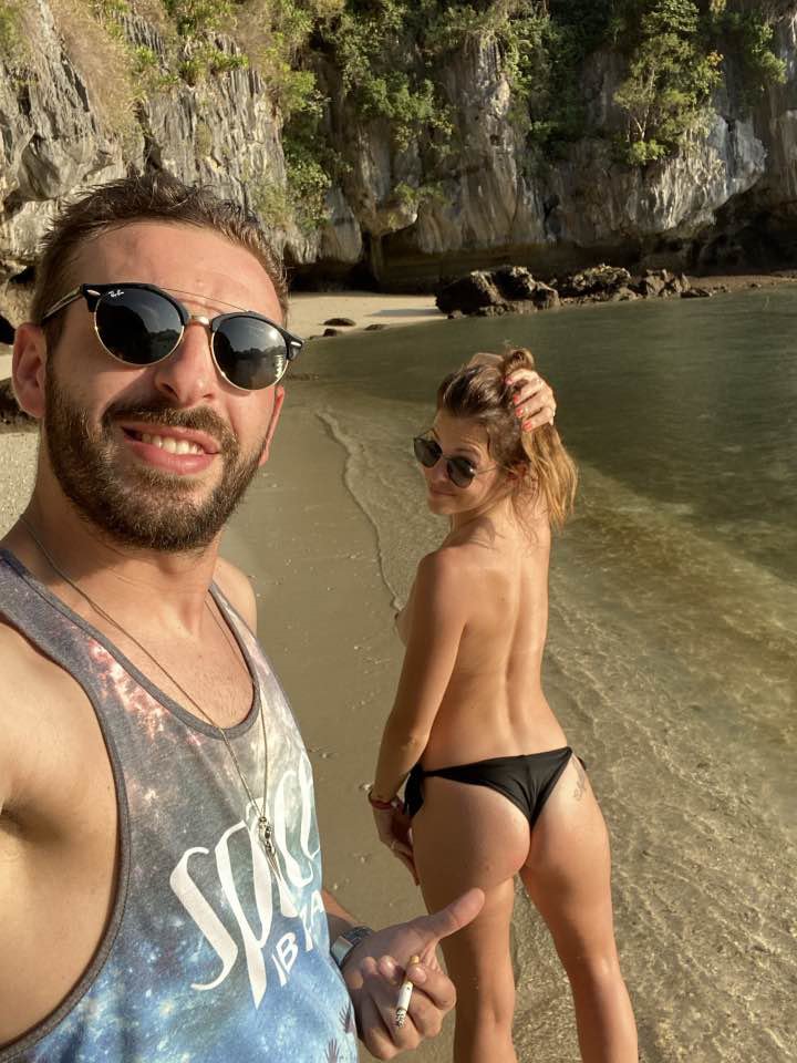 QDScouple's tweet photo. hello welcome to our twitter 😀 we love to show off for other hot like minded couples ! https://t.co/3CGFjfTpmJ