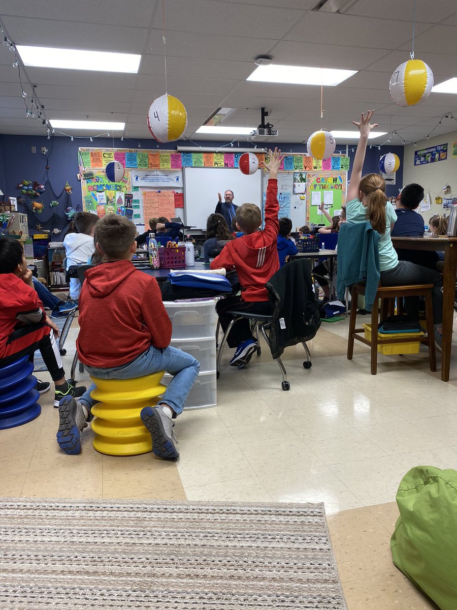 Mr. Hoffman presents the Bill of Rights to the 5th grade Lions’ team! Making it relevant by comparing our rights with the story of Goldilocks and the 3 Bears. #curriculum <a href="/officialSPS/">Springfield Public Schools</a> <a href="/WilsonsCreekInt/">Wilson's Creek</a> <a href="/DrKarynChristy/">Karyn Christy</a>