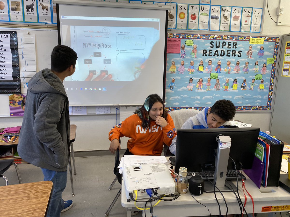 Our ‘state bound’ Robotics Team working hard at <a href="/RioVistaERUSD/">RioVistaERUSD</a> Space Day Exhibits! We’re so proud to be a part of this exciting day. Thanks for inviting us!🐾