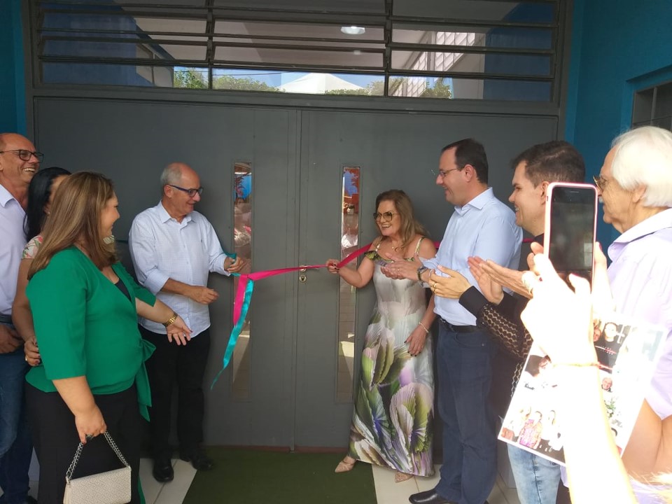 As autoridades no desenlace na fachada.