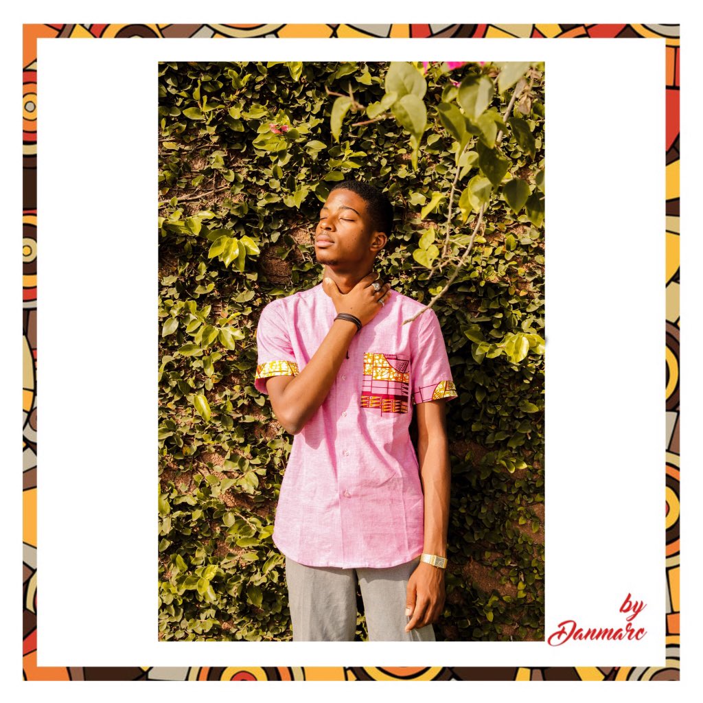 DanmarcDesgin's tweet photo. Tenue de la deuxième collection dénomée ÊDÊ TCHIEN .
🙎🏾♂️: 2mo_cmar
👕: call me "Ryan"
📸: iamsaintallan
DA: @aouloudaniel
#DANMARCNATION #danmarcdesign https://t.co/oy6i1ixCGp
