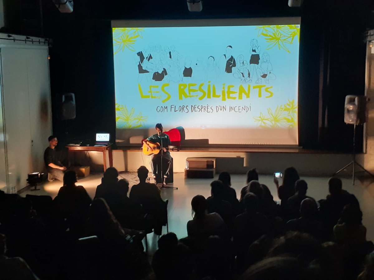 #LESRESILIENTS | La sala petita de l'Ateneu de #SantCeloni plena de gom a gom a la presentació del documental👏👏👏

#LaClauBaixMontseny