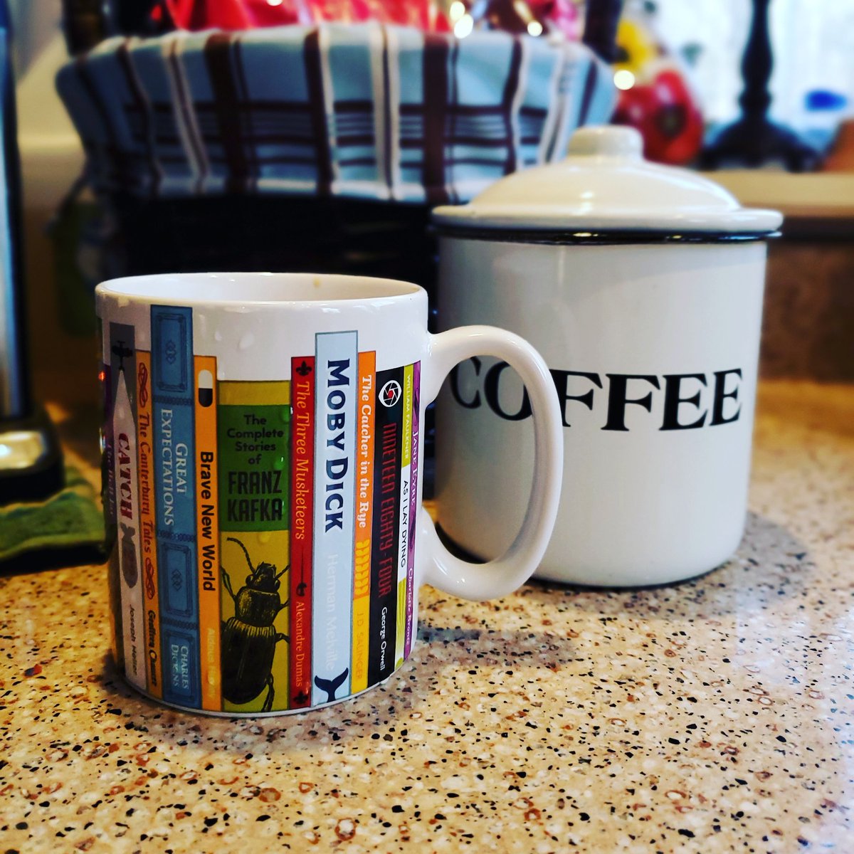 SelenaBoyts's tweet photo. Books + Coffee = โค
.
#WritingCommunity #coffee #coffeehelps #coffeefuelsme #coffee_time #coffee4life #MUGAHOLIC #coffeeholic #workingmom #workingmomma #workfromhome #coffeedrinker #writer #writersneedcoffee #writerresource #WritersLife https://t.co/U1f6namg30