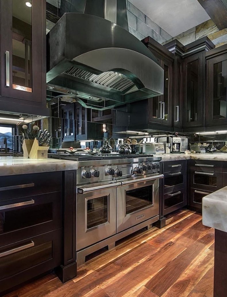 ThompsonAndCo_'s tweet photo. These kitchens are all so different, yet all so amazing! https://t.co/q7ySkuxflc
