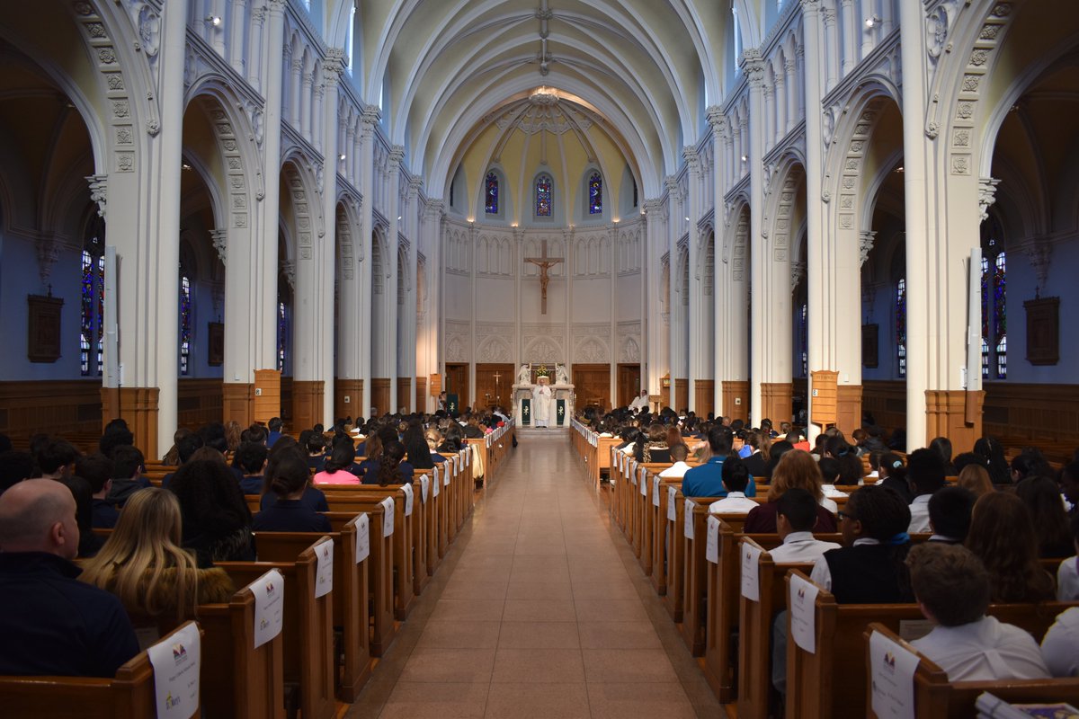 stpiusv1's tweet photo. Today we wrapped up Catholic Schools week with special Liturgy that included all three of the Lynn Catholic Schools - 
@stpiusv1, @SHSLynn, and @smhlynn.  What a special celebration it was! #CSW2020 #RCABschools @CSOboston @BostonCathSupt @ICSFBoston @nceakpmears https://t.co/dVOCxJU4b3