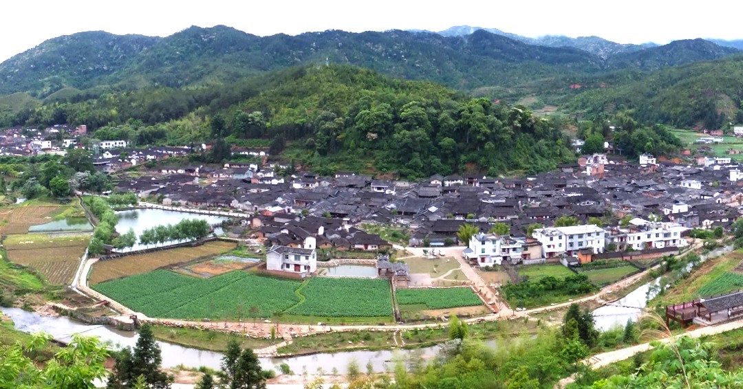 CamHarvard's tweet photo. Tonight Prof. Huizhong Bin will be presenting her research on the construction and architecture of traditional Chinese villages. 5pm, 485 Broadway, Rm 422. https://t.co/PcEI6EVc0L