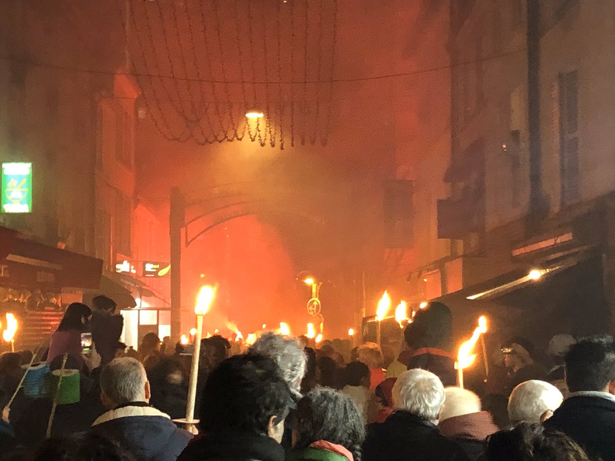 histgeoblog's tweet photo. Le fumi c’est la vie manif #Montreuil #Retraiteauxflambeaux #JusquAuRetrait #reformedesretraites https://t.co/UvMZO6EojF