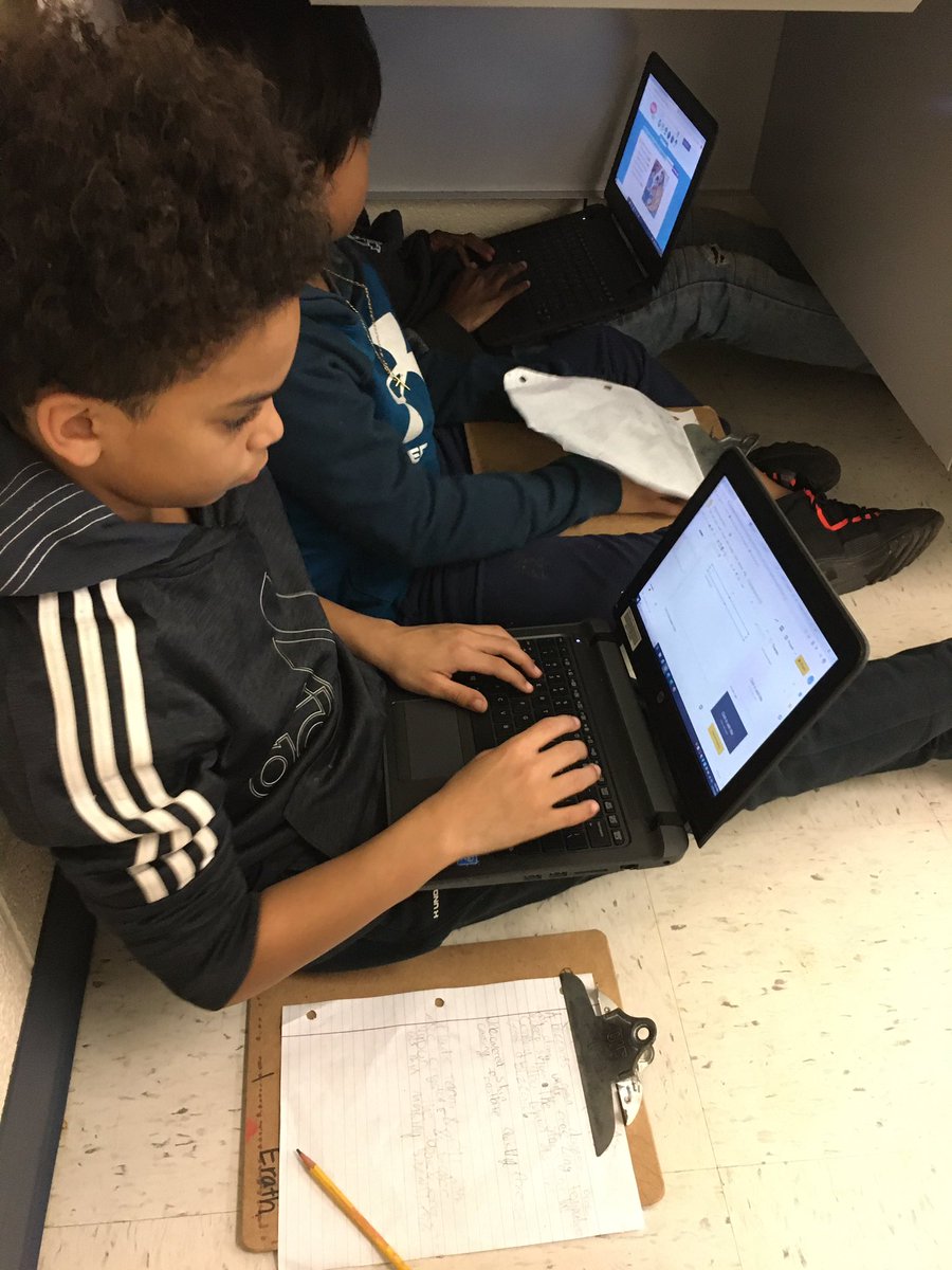MsErath_LAES's tweet photo. Hurricanes, tornadoes and blizzards- oh my! Today we had fun researching different types of severe weather! @LakeAnneES https://t.co/goa1Ww1641