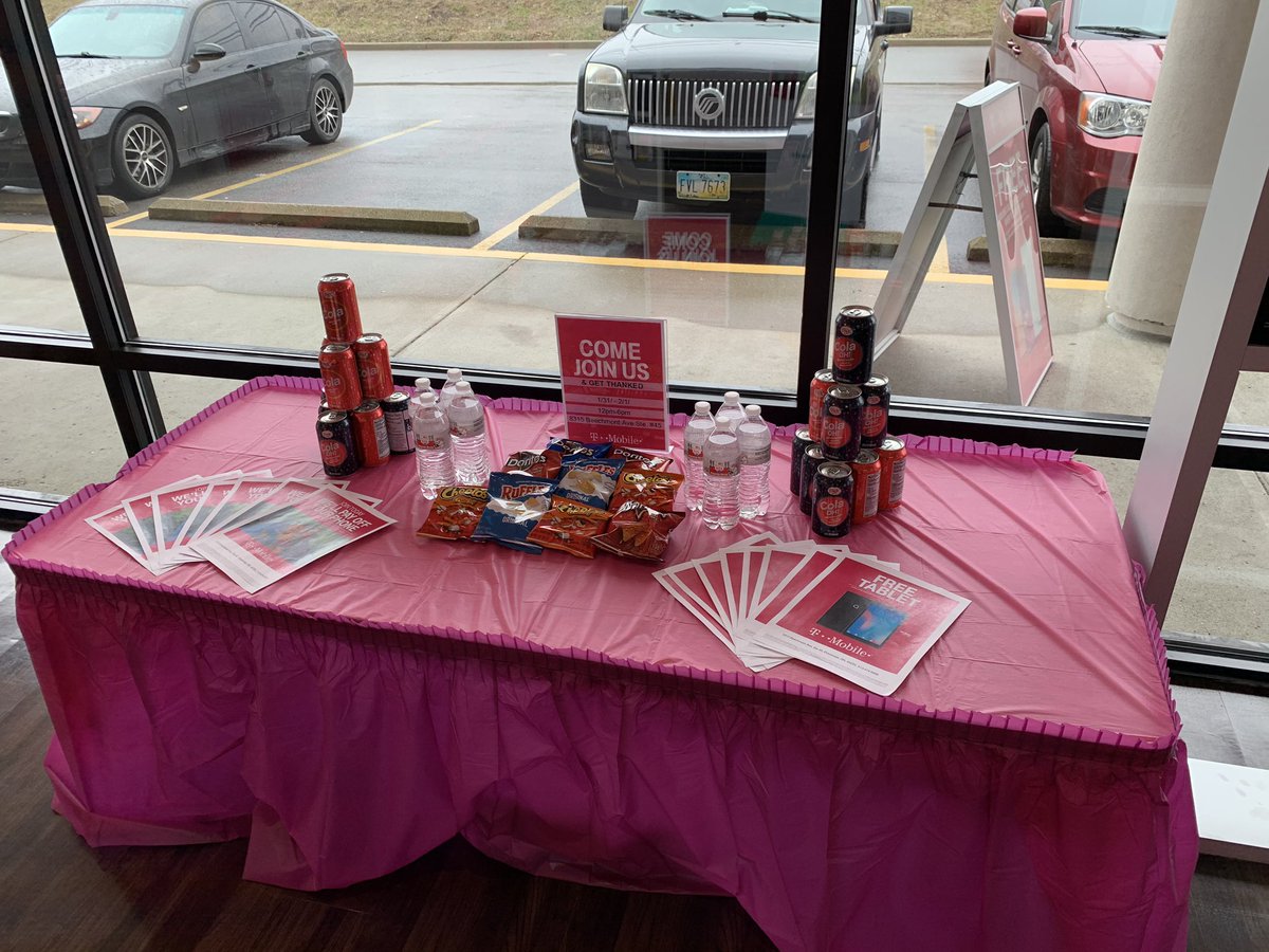 davidbucchi1's tweet photo. Come &amp; #GetThanked swing by Anderson T-Mobile for a some customer appreciation ❤️and ask us about how you can score a FREE tablet!!! #ThereWillBeSnacks @CinciSusieD @WKRQ @AndersonAreaCC https://t.co/LSOBz6Qqg2